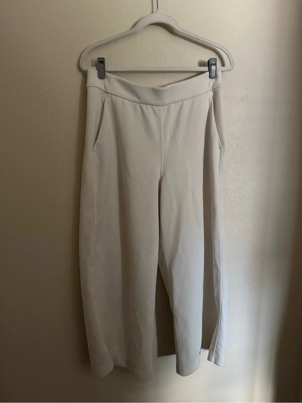 lululemon Softstreme High-Rise Wide-Leg Cropped Pant Sz L Light Ivory